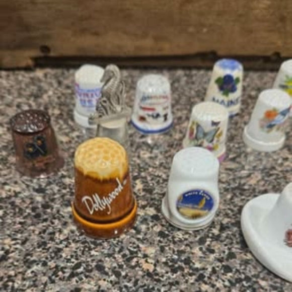 Unbranded Other - 15 Collectible Thimbles